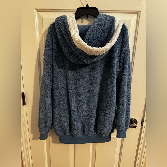 C.O.Z.Y. full zip sherpa wth hood size XXL - Picture 6 of 6